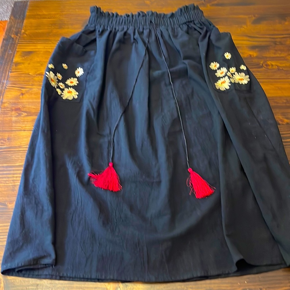 Black Daisy Pocketed Tassel Skirt